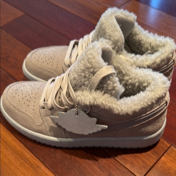 Jordan 1 low Sherpa fleece women size 6.5 - Picture 1 of 5